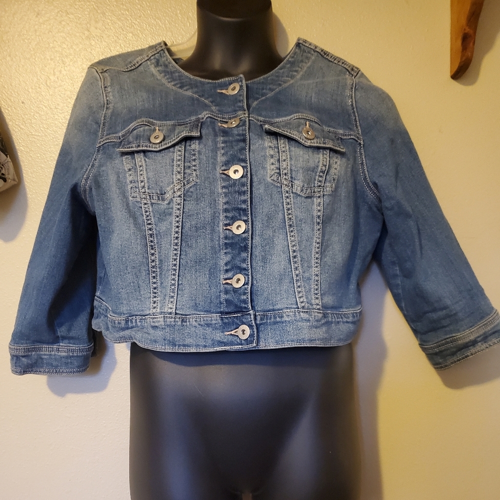 Torrid 3/4 sleeve cropped denim jacket.